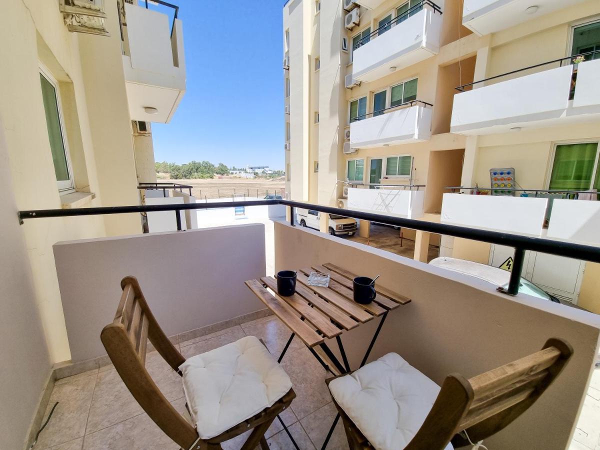 Dock Holiday Apartment Larnaca Exterior photo