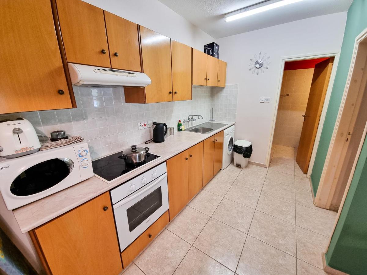 Dock Holiday Apartment Larnaca Exterior photo