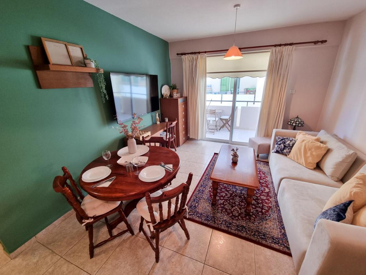 Dock Holiday Apartment Larnaca Exterior photo
